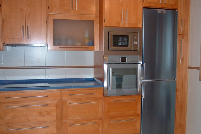 Cocina encimera azul electrodomésticos